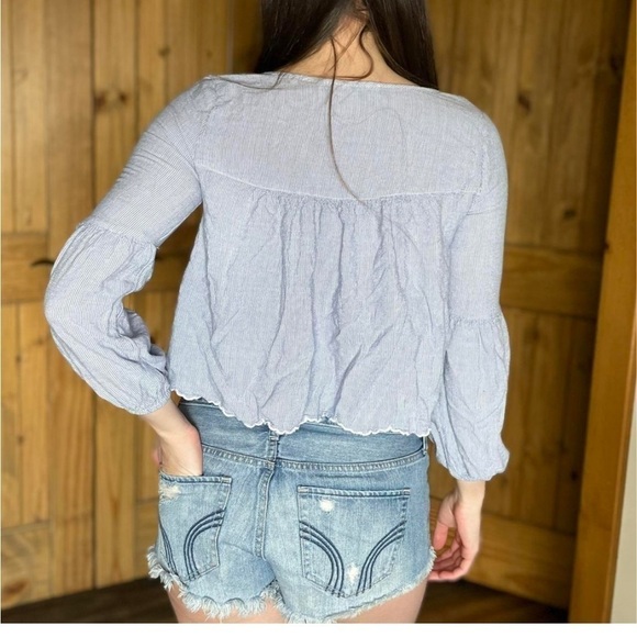 Hollister Pinstriped Embroidered Crop Top Size Medium - Picture 3 of 9